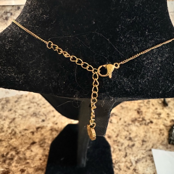 NWT Womanizer Gold Tone Necklace with Butterfly Pendant and O-Shaped Chain - Picture 5 of 5